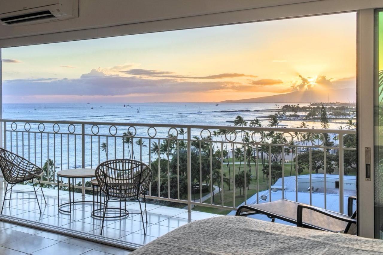 Waikiki Shore 1116 Beachfront Гонолулу Экстерьер фото